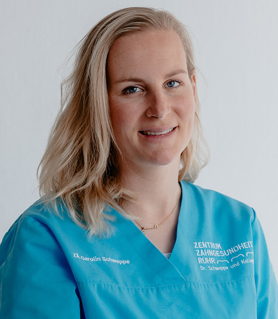 Oralchirurgin Carolin Schweppe-Fröschner